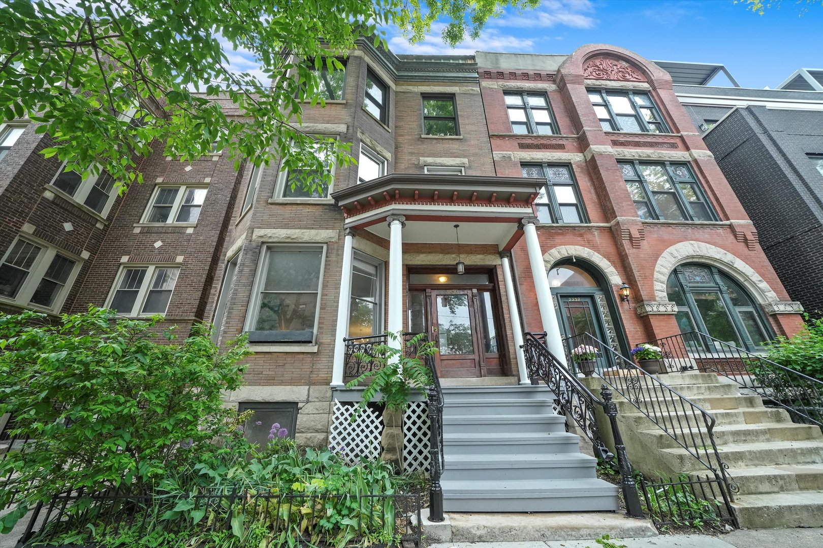 2230 N Kenmore Avenue Unit: 1