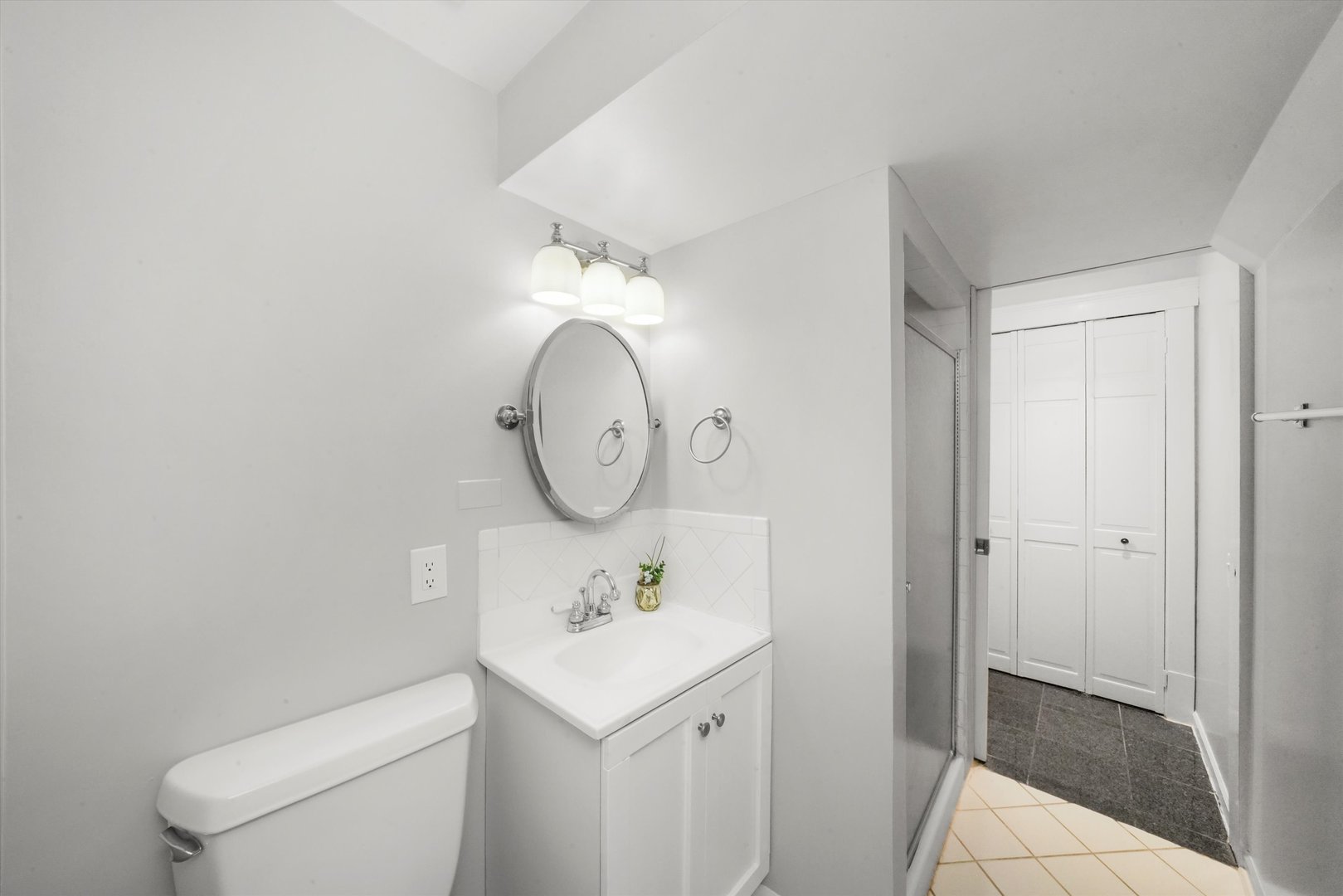 2230 N Kenmore Avenue Unit: 1