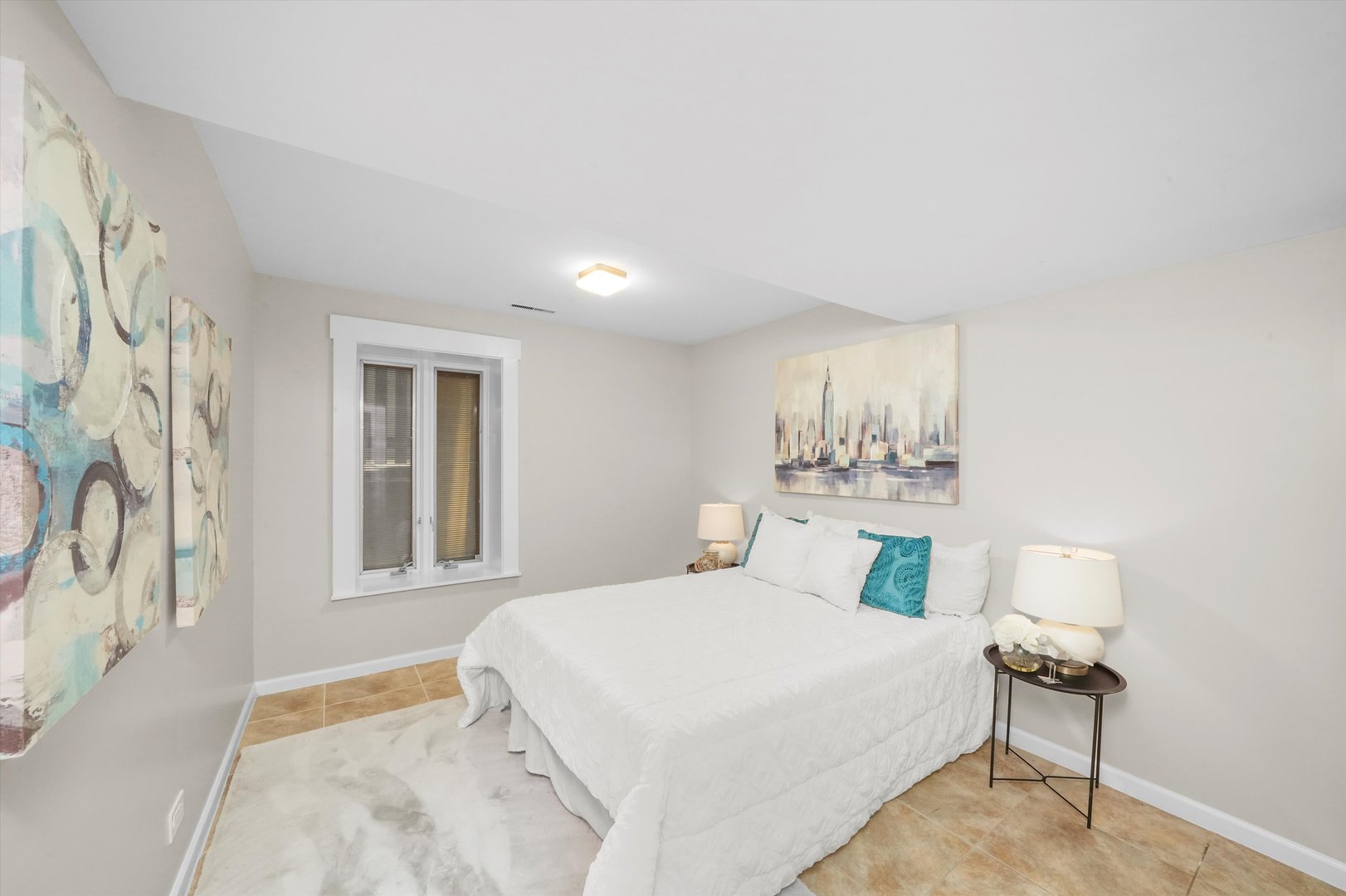 2230 N Kenmore Avenue Unit: 1