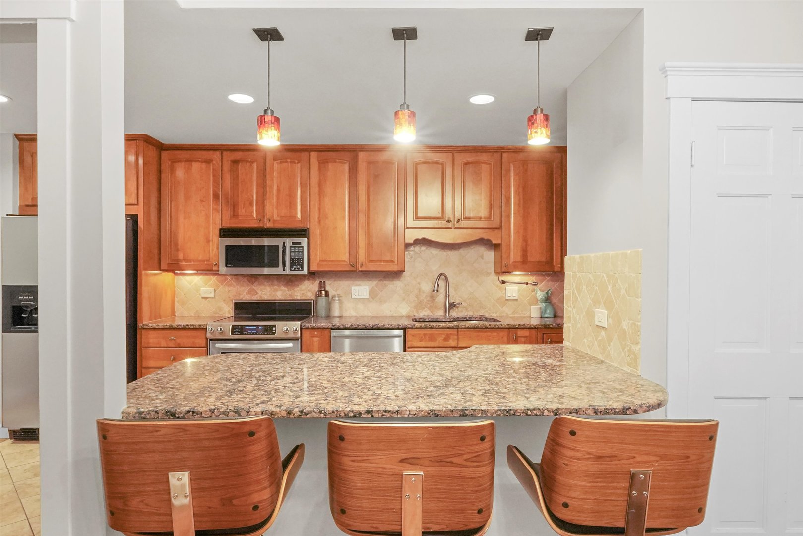 2230 N Kenmore Avenue Unit: 1