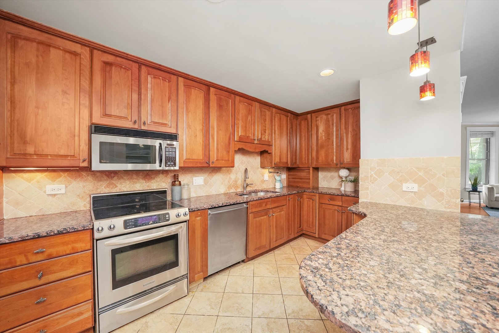 2230 N Kenmore Avenue Unit: 1