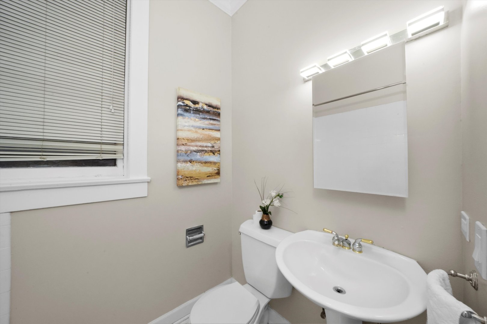 2230 N Kenmore Avenue Unit: 1