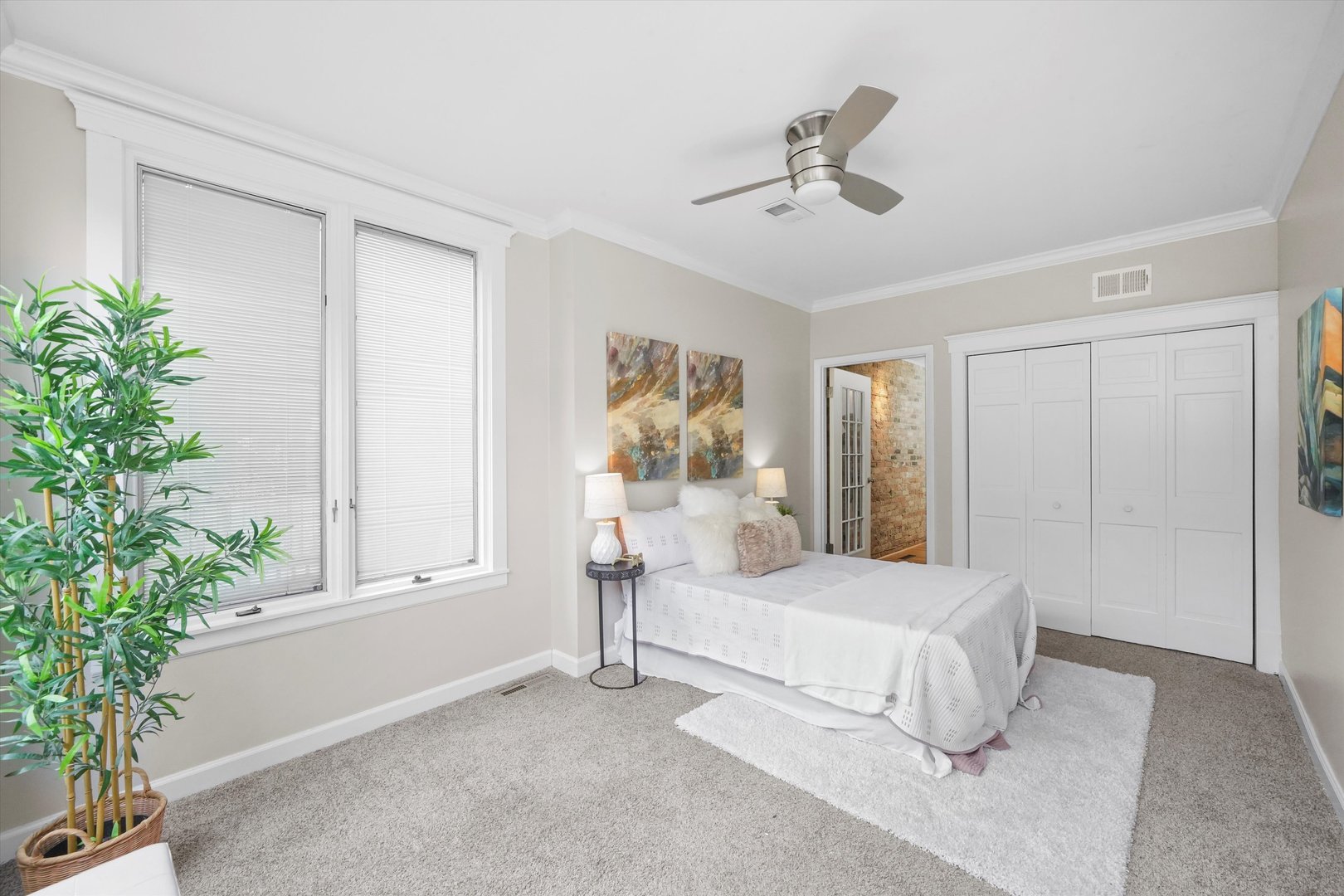 2230 N Kenmore Avenue Unit: 1