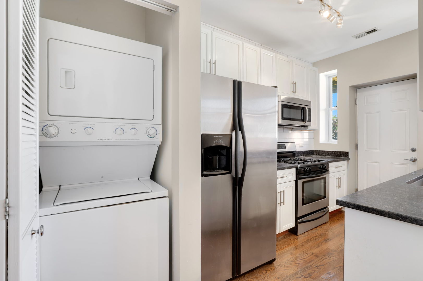 3422 N Racine Avenue Unit: 2