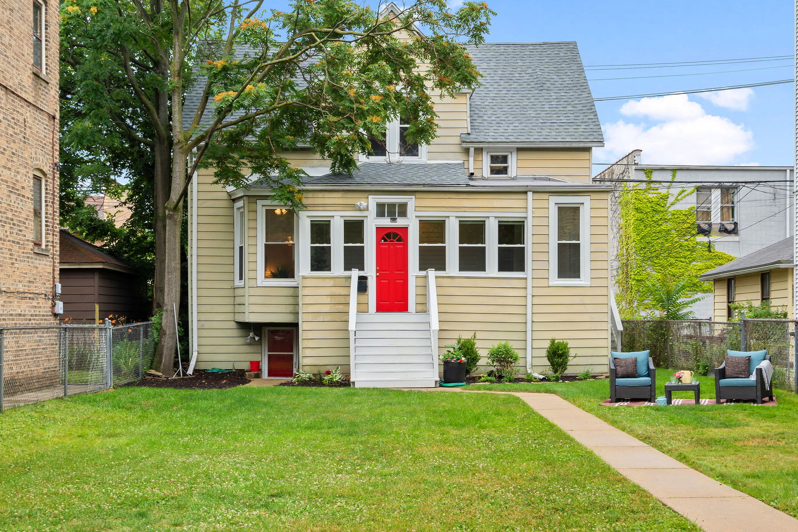 5337 N Sawyer Avenue