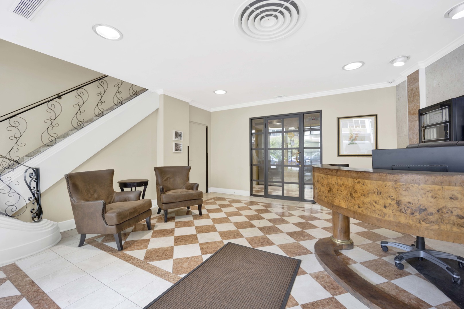 33 E CEDAR Street Unit: 5A