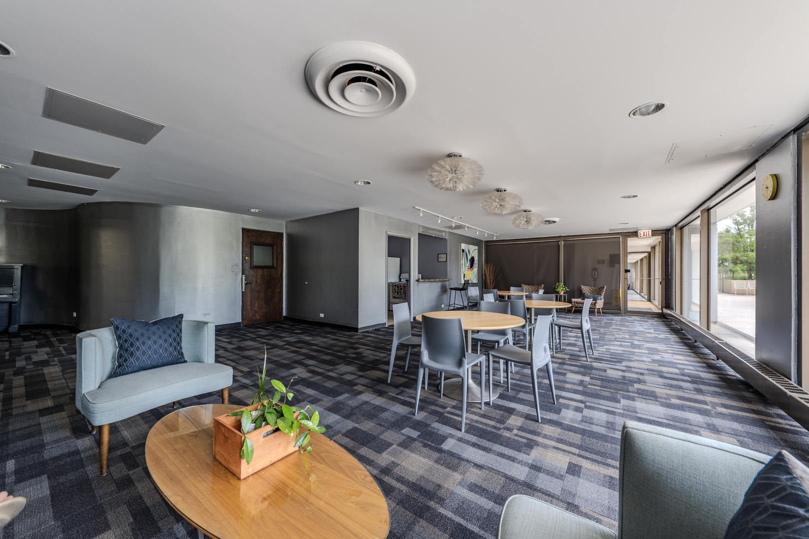 4343 N Clarendon Avenue Unit: 703