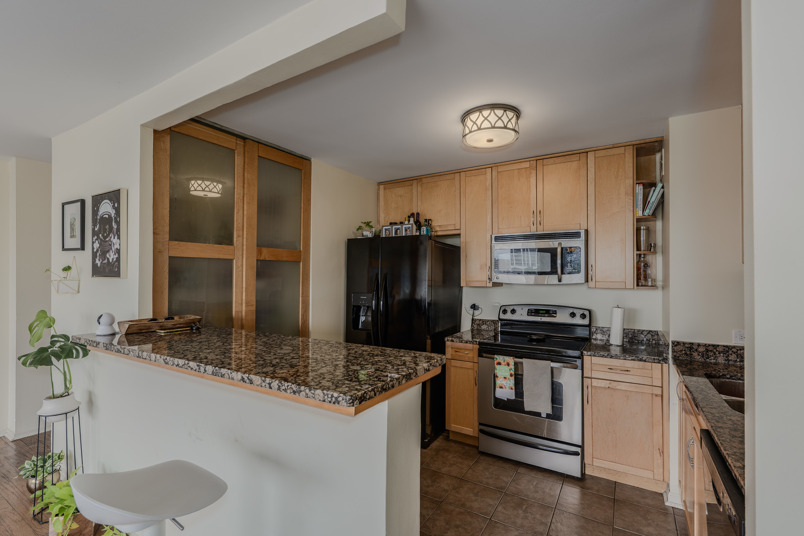 4343 N Clarendon Avenue Unit: 703