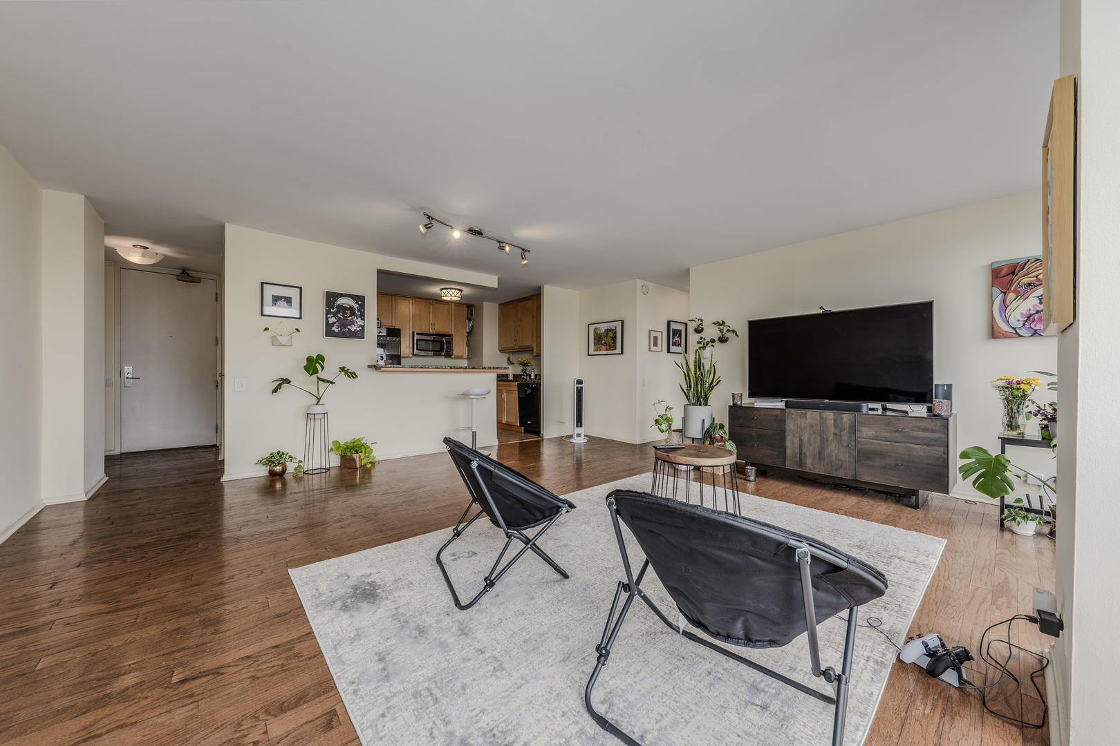 4343 N Clarendon Avenue Unit: 703