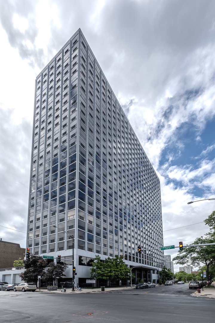 4343 N Clarendon Avenue Unit: 703