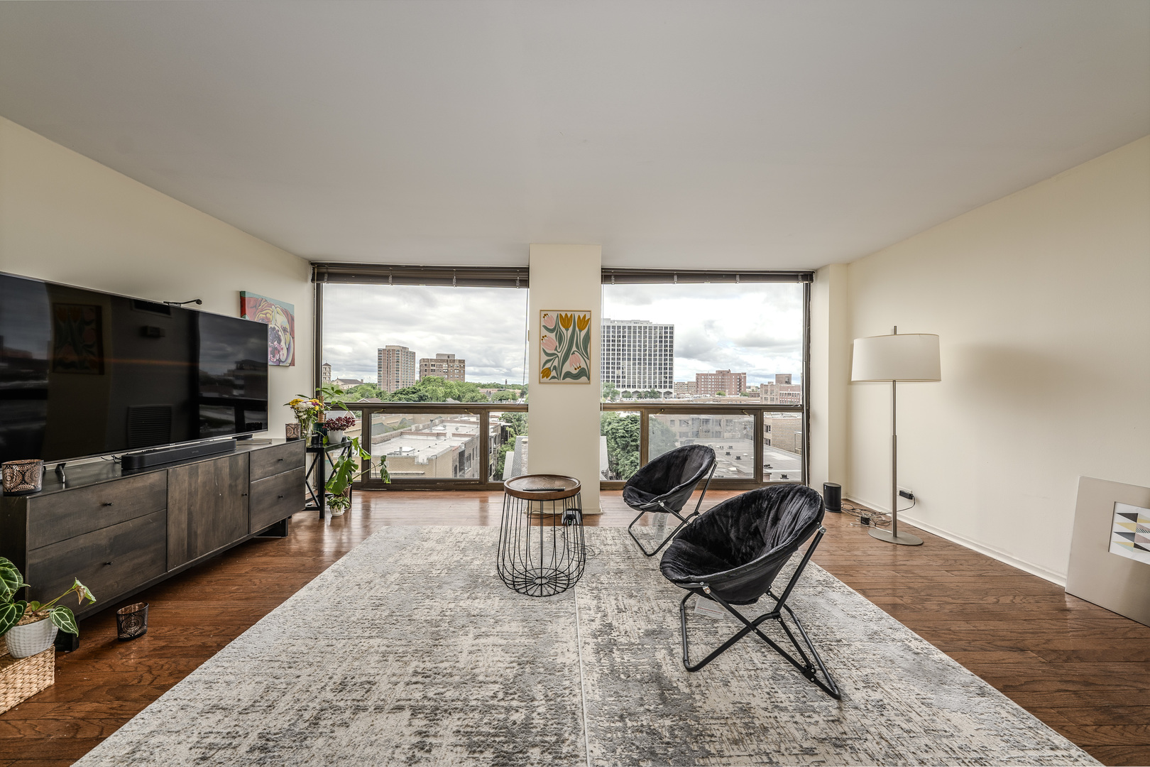 4343 N Clarendon Avenue Unit: 703