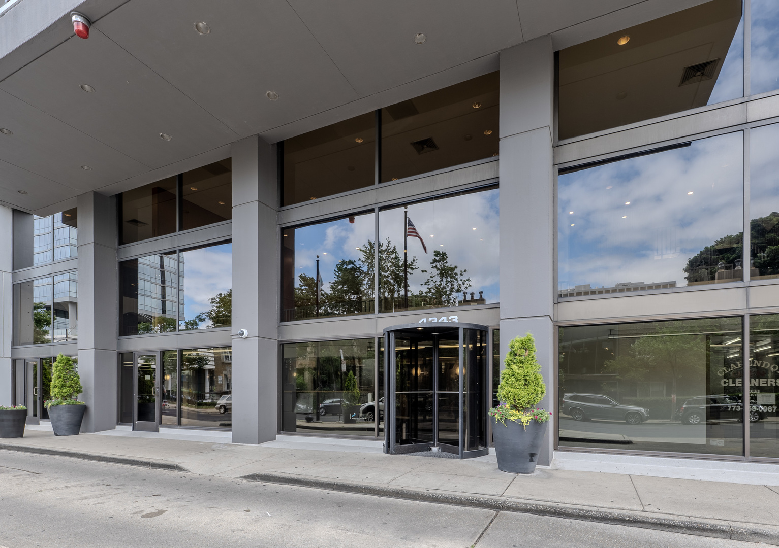 4343 N Clarendon Avenue Unit: 703