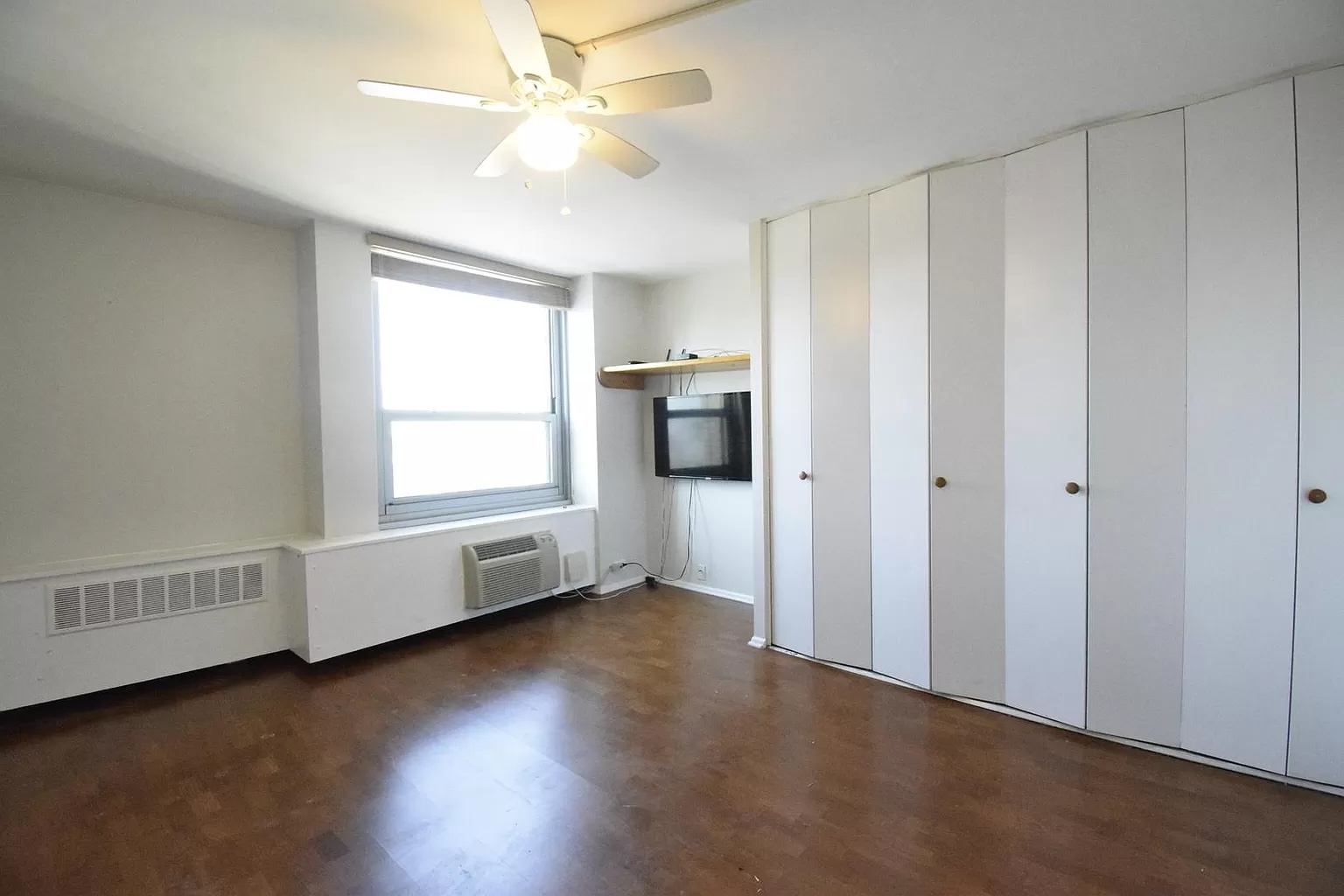 1255 N Sandburg Terrace Unit: 1903