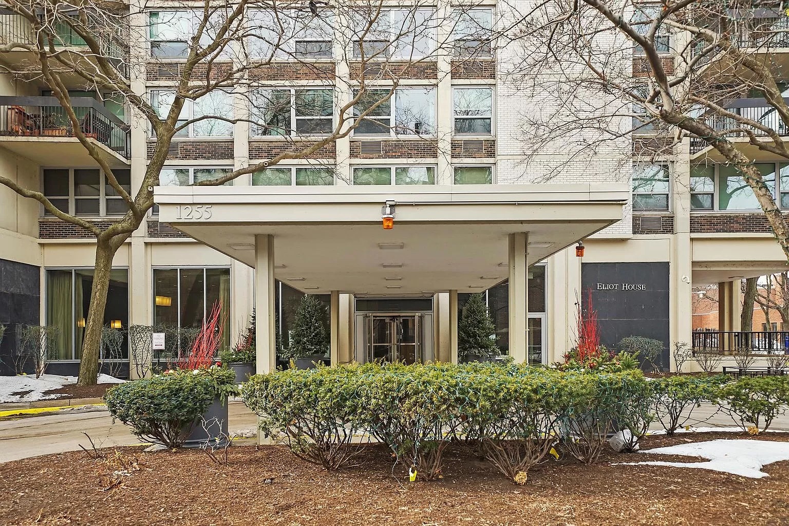 1255 N Sandburg Terrace Unit: 1903