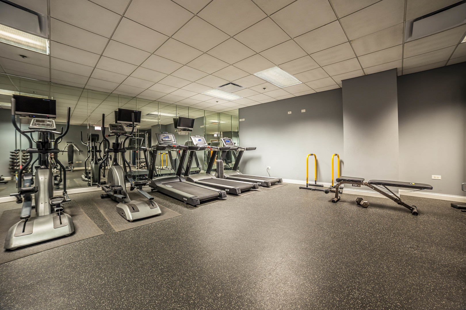 8 W MONROE Street Unit: 1400
