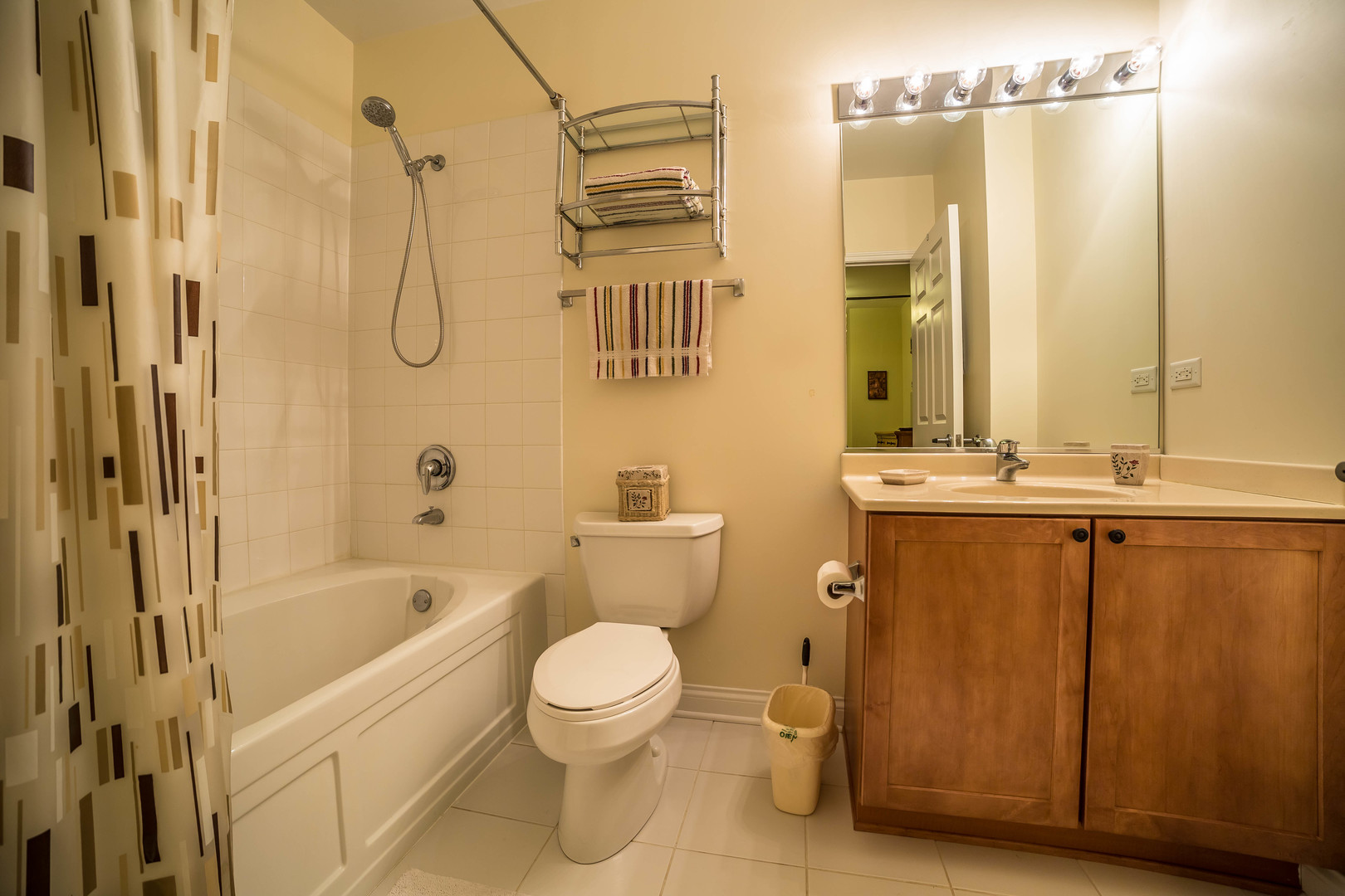 8 W MONROE Street Unit: 1400