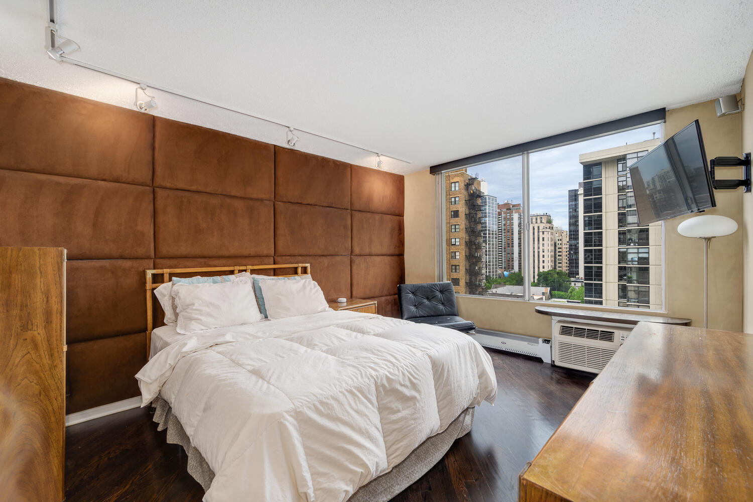 71 E Division Street Unit: 1403