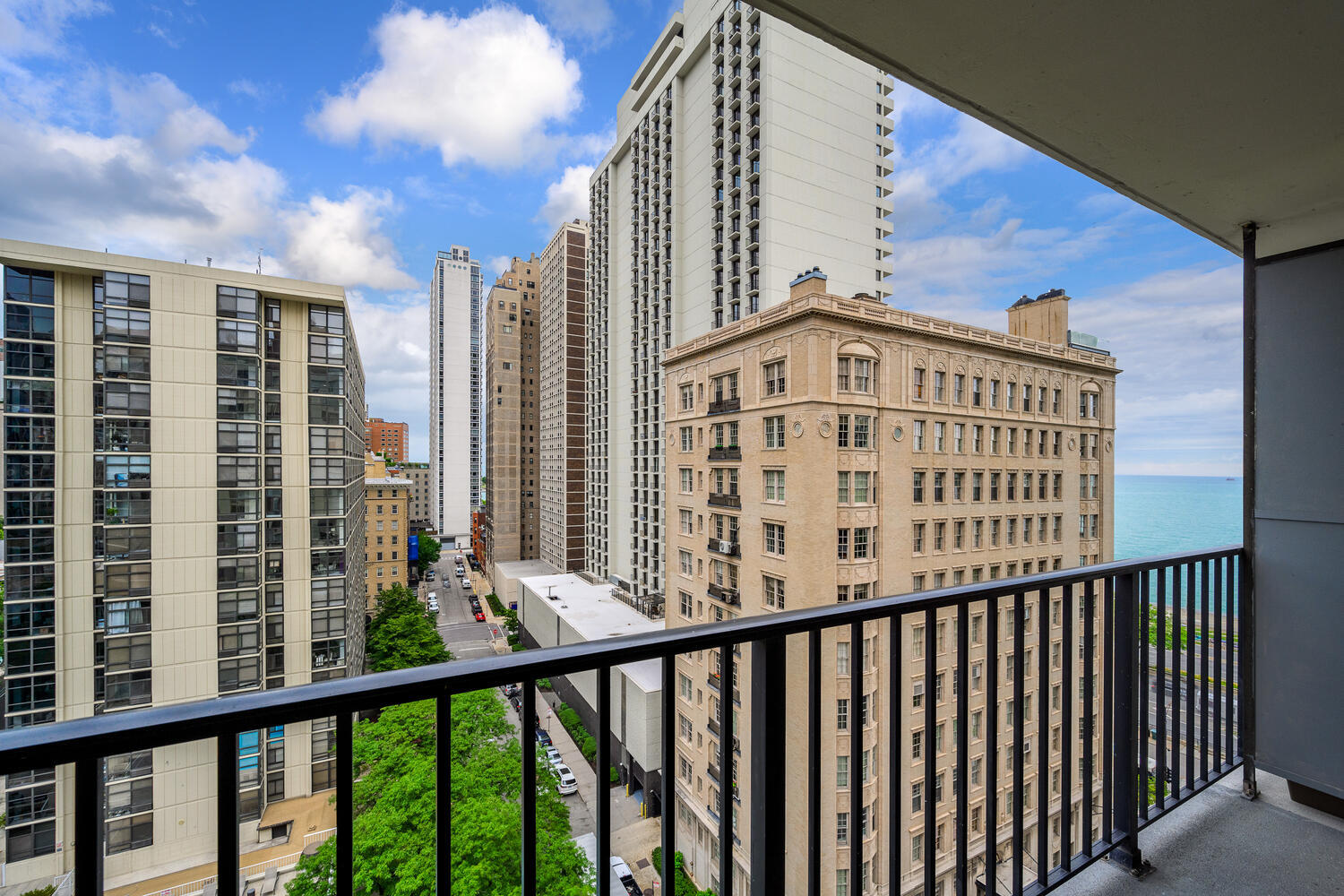 71 E Division Street Unit: 1403