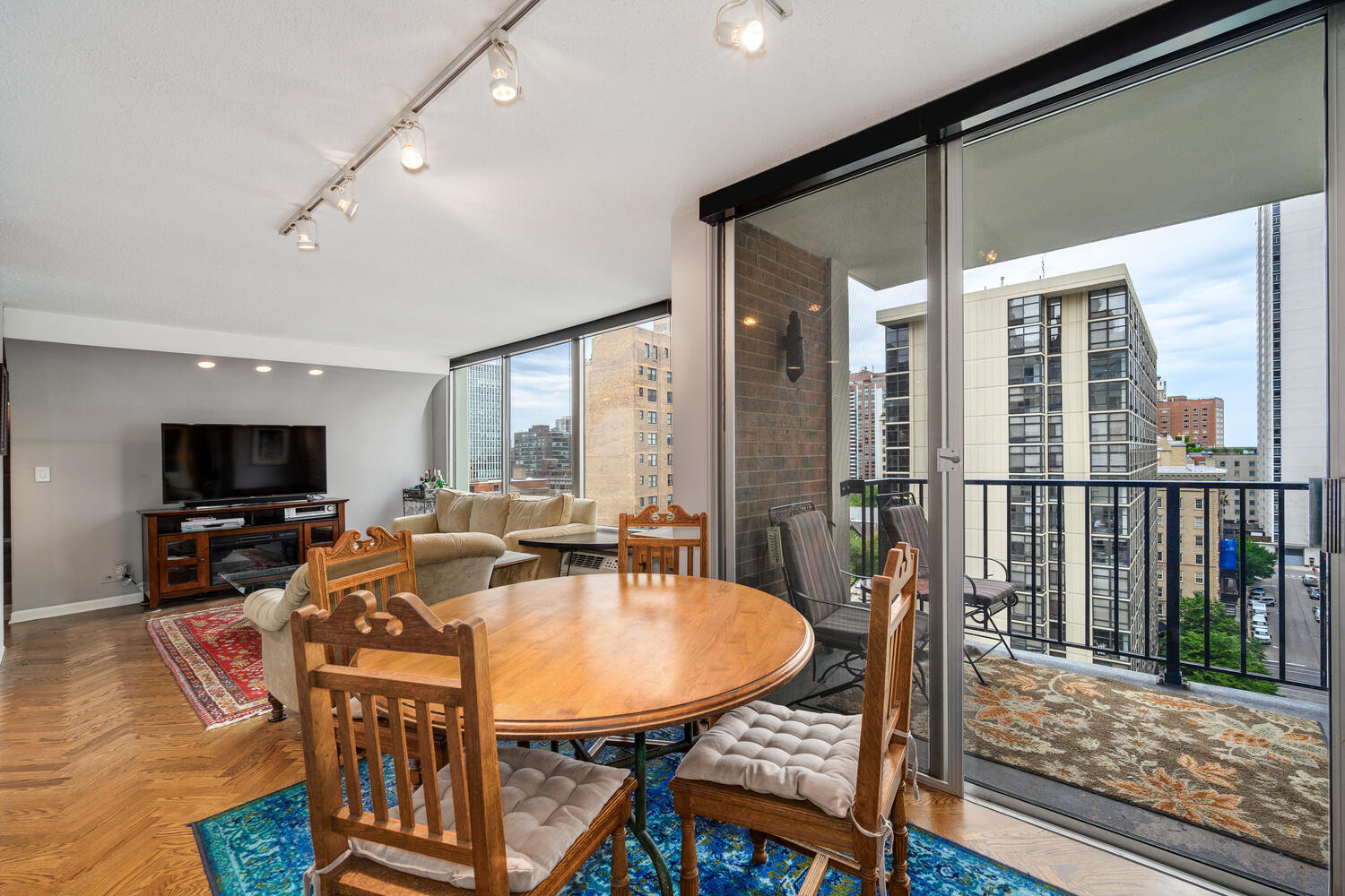 71 E Division Street Unit: 1403
