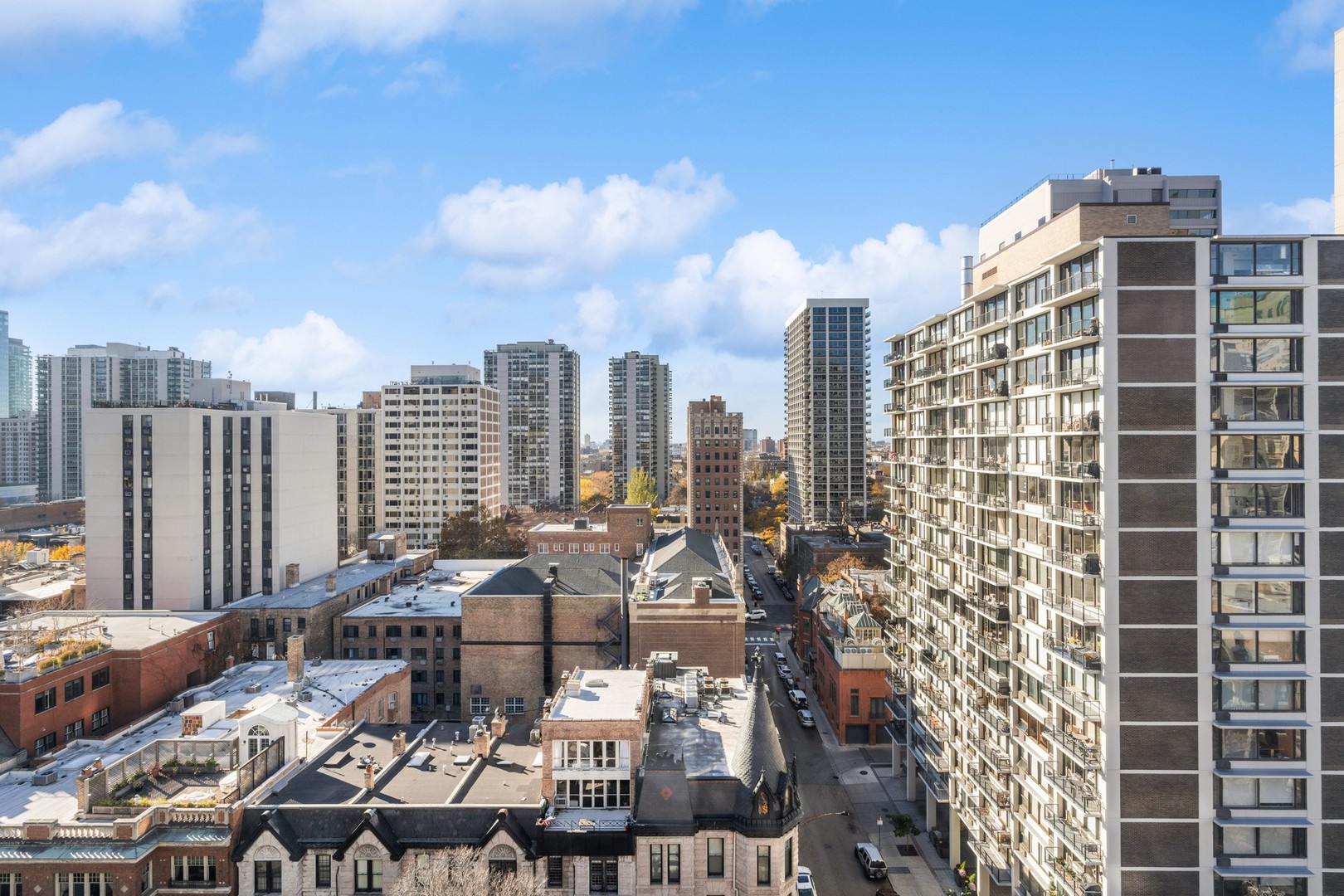 1 E Schiller Street Unit: 15D