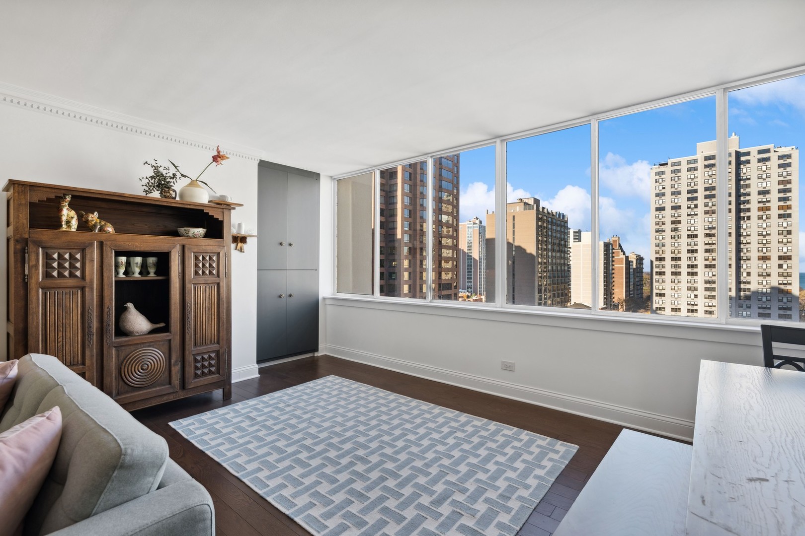 1 E Schiller Street Unit: 15D