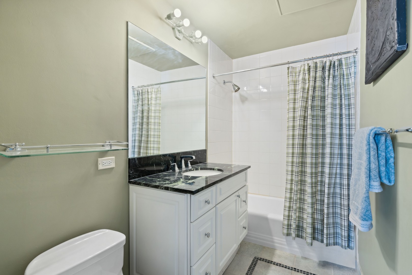 1 E Schiller Street Unit: 15D