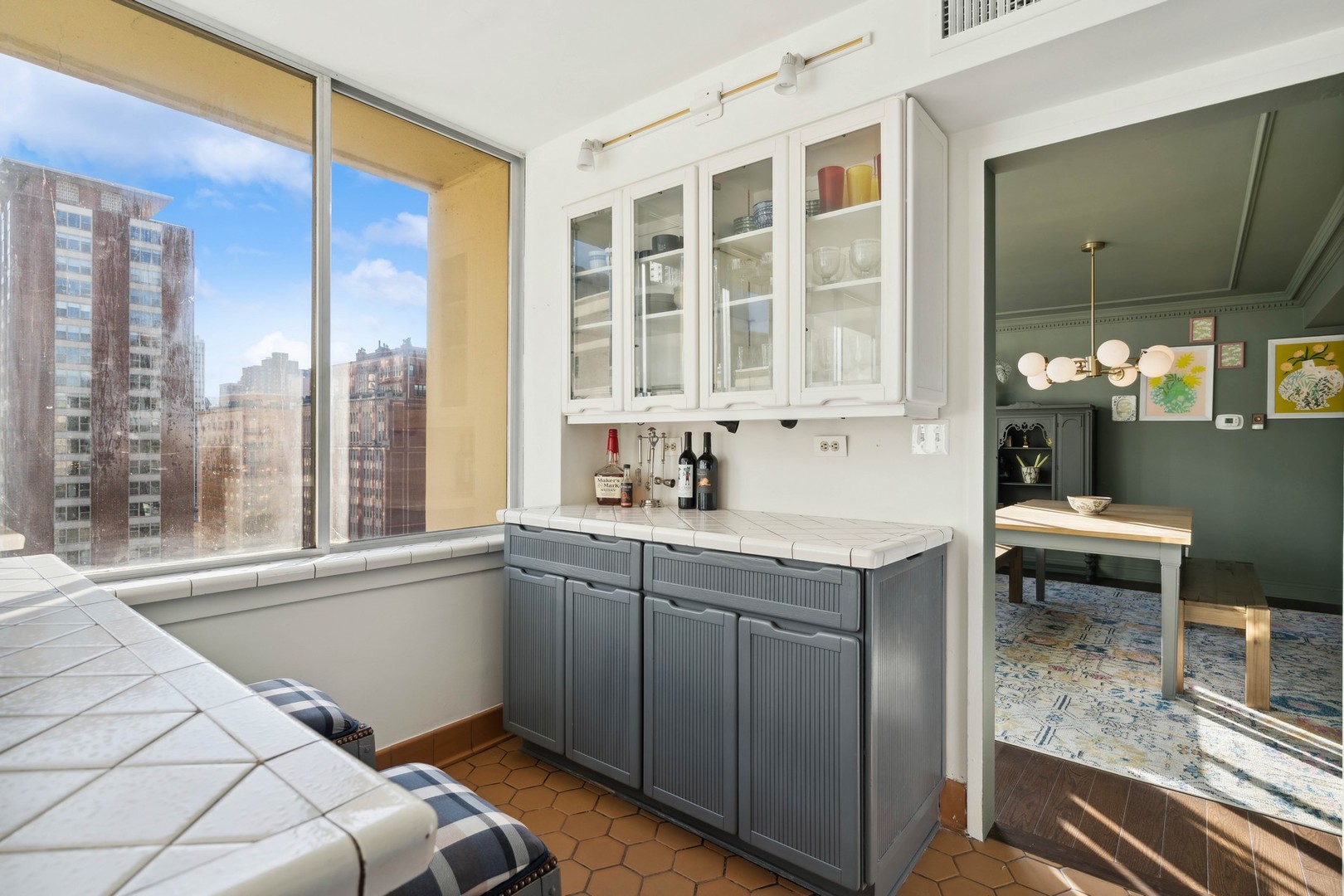 1 E Schiller Street Unit: 15D