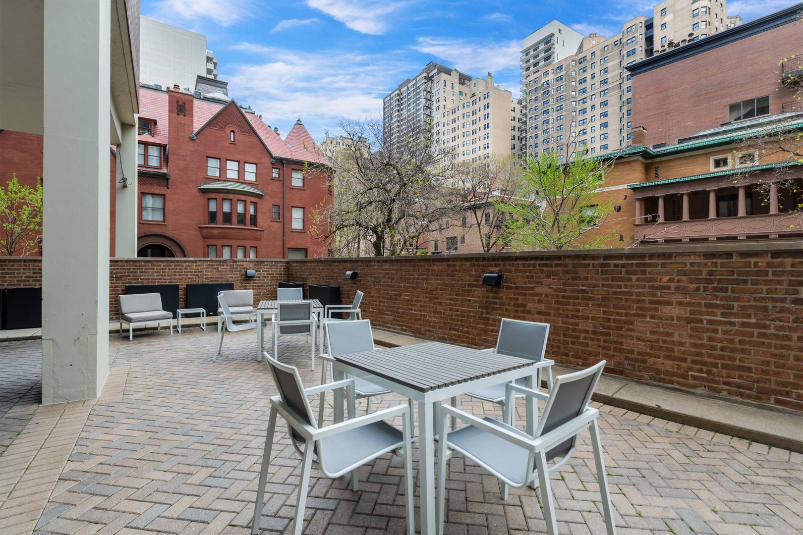 1 E Schiller Street Unit: 15D