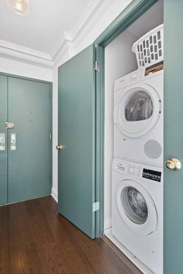 1 E Schiller Street Unit: 15D