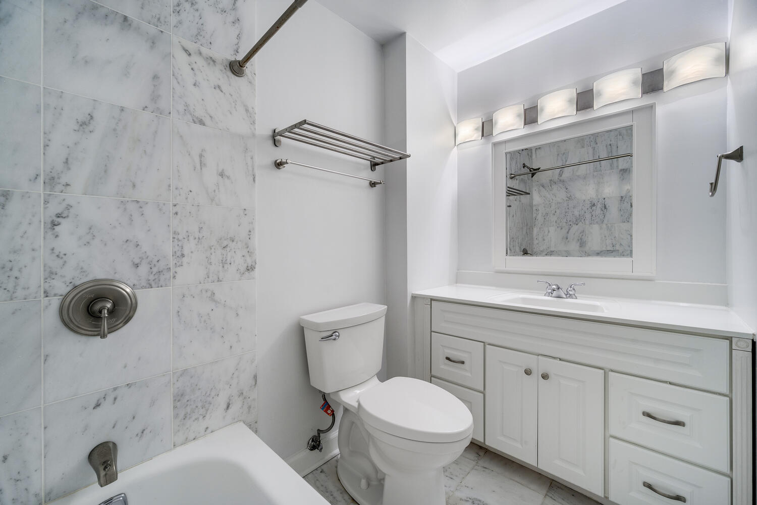 1030 N STATE Street Unit: 40E