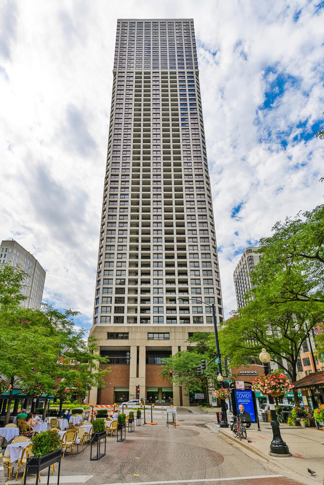 1030 N STATE Street Unit: 40E