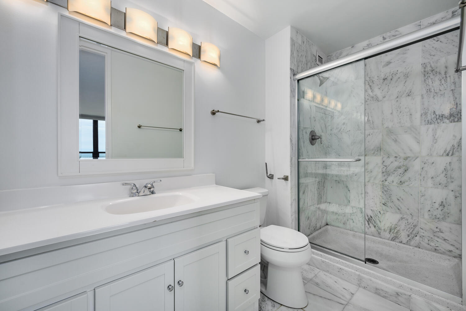 1030 N STATE Street Unit: 40E