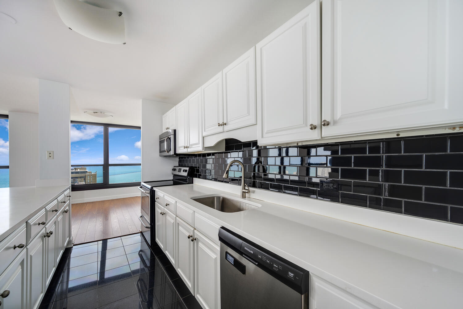 1030 N STATE Street Unit: 40E