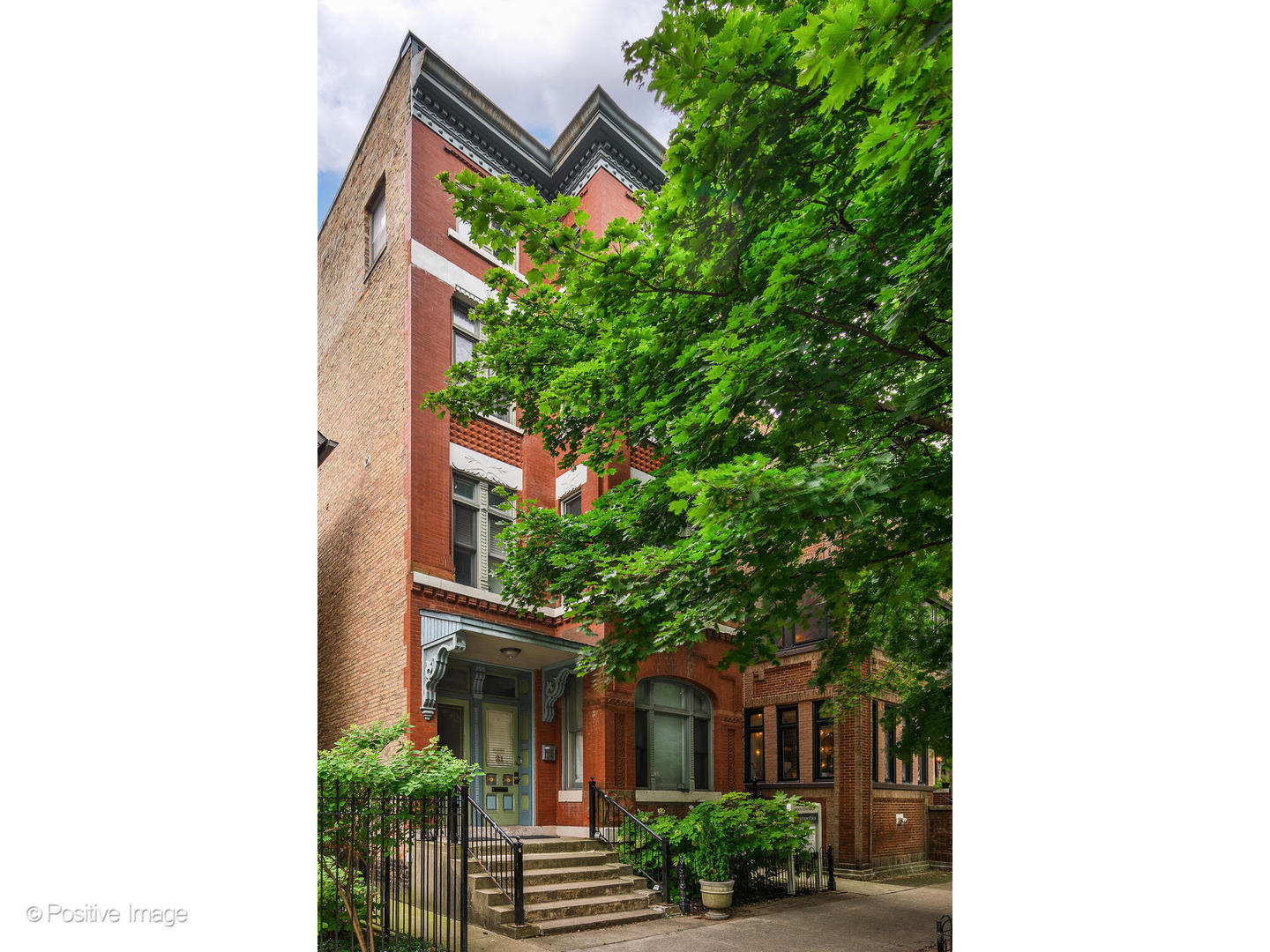 2121 W Schiller Street Unit: 2