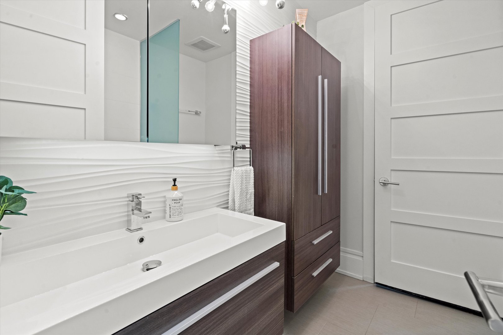 1406 W Chicago Avenue Unit: 2