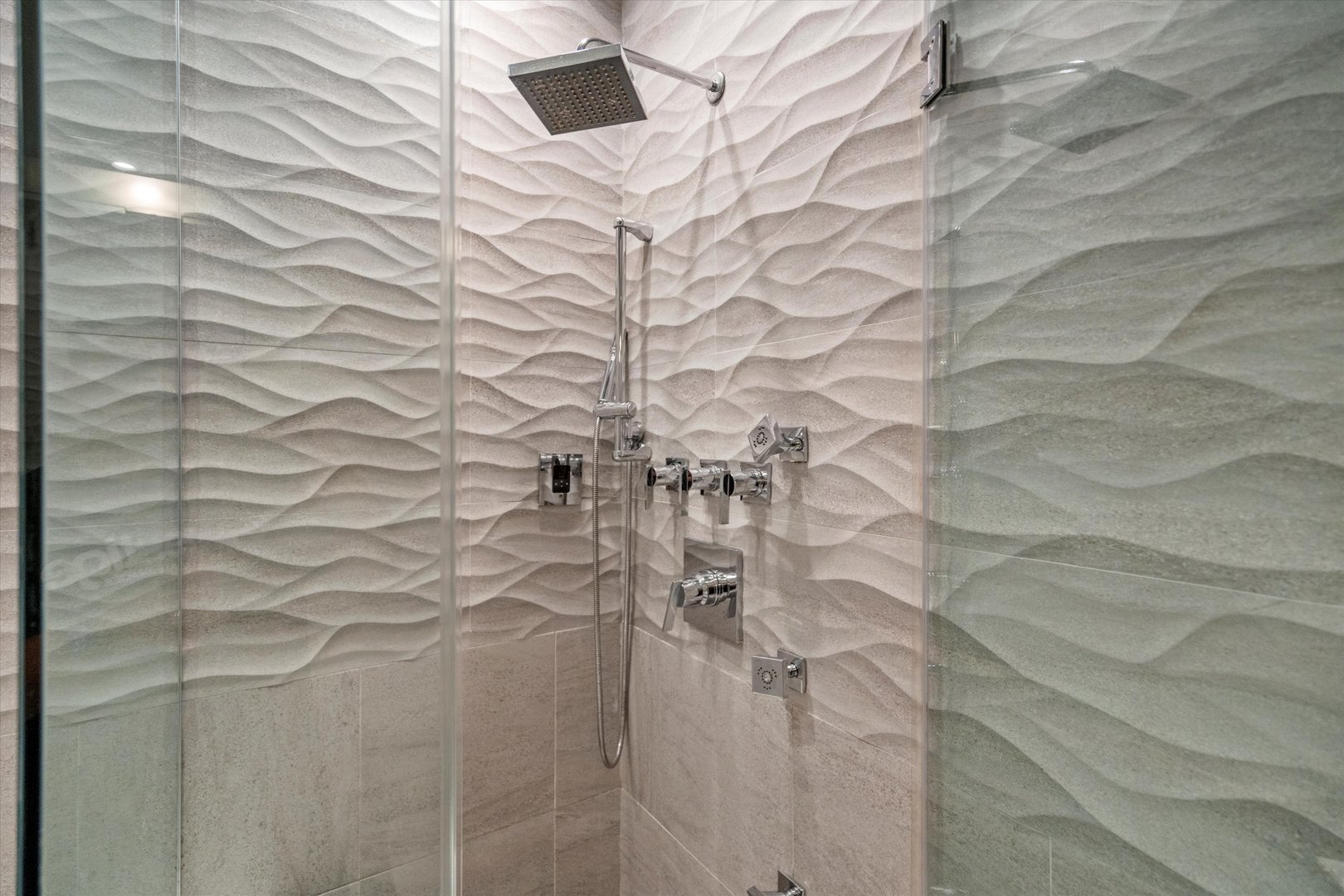 1406 W Chicago Avenue Unit: 2