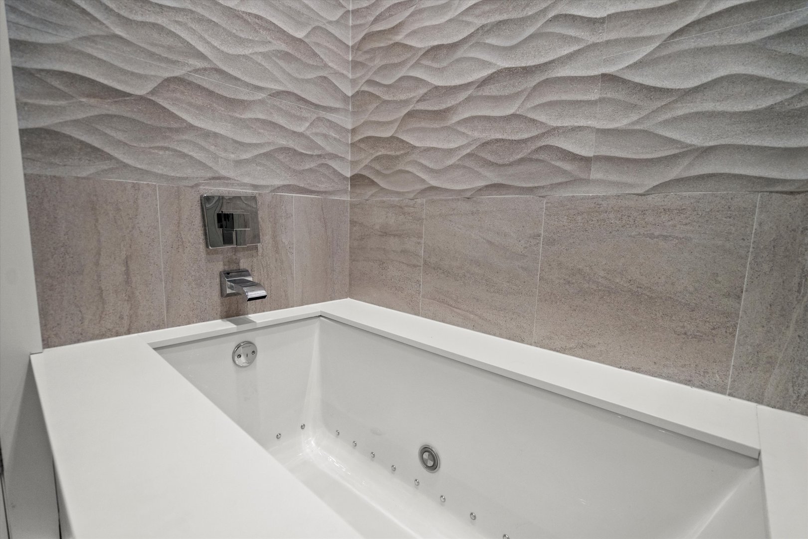 1406 W Chicago Avenue Unit: 2