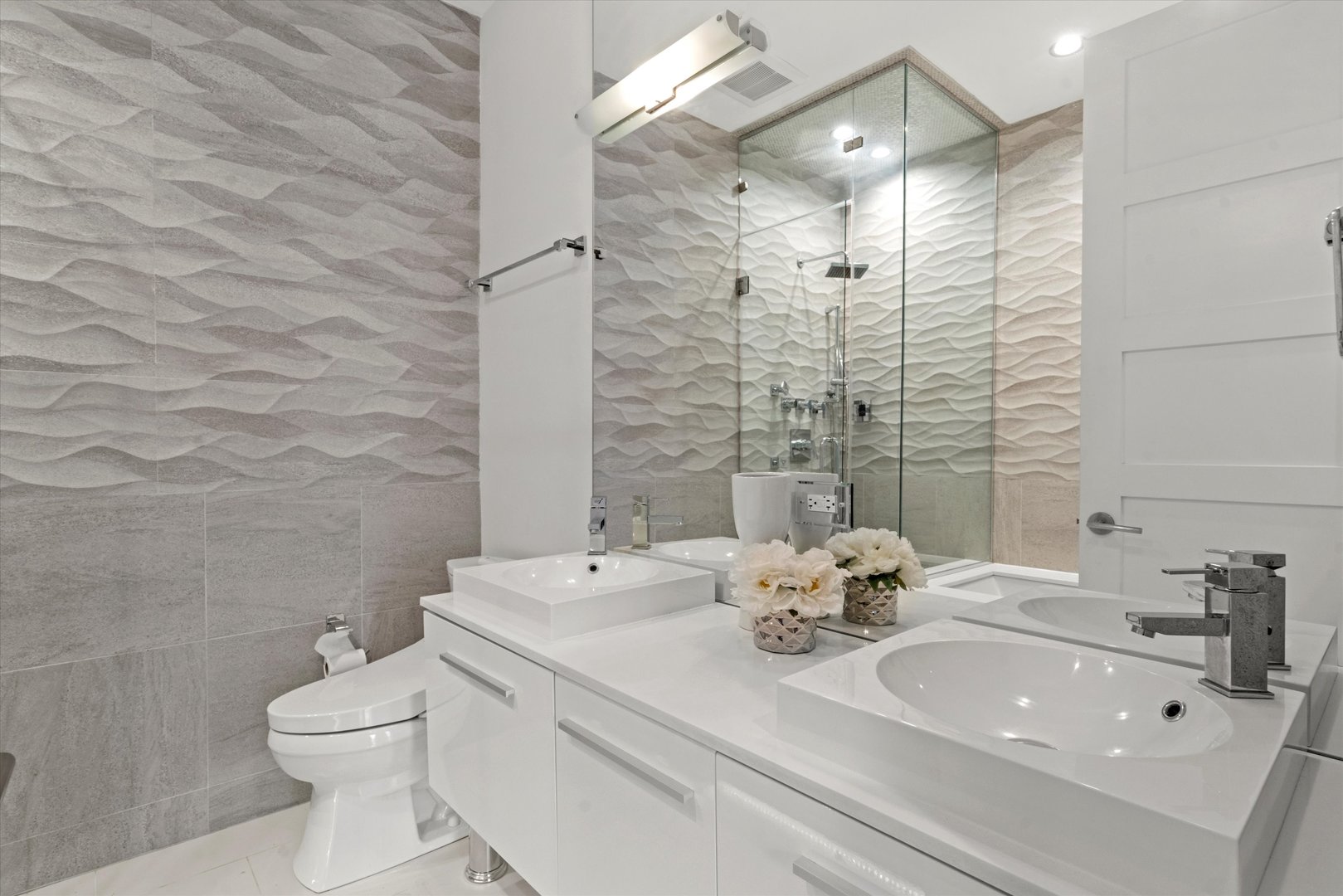 1406 W Chicago Avenue Unit: 2