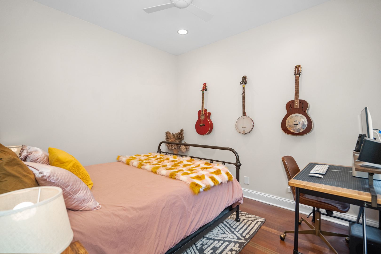 2118 W RICE Street Unit: 4