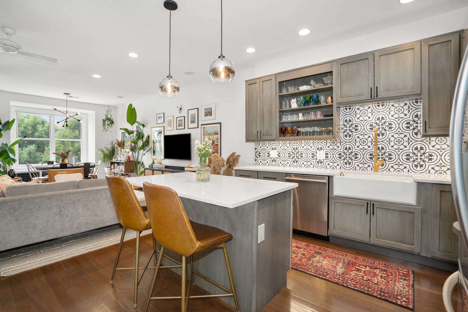 2118 W RICE Street Unit: 4