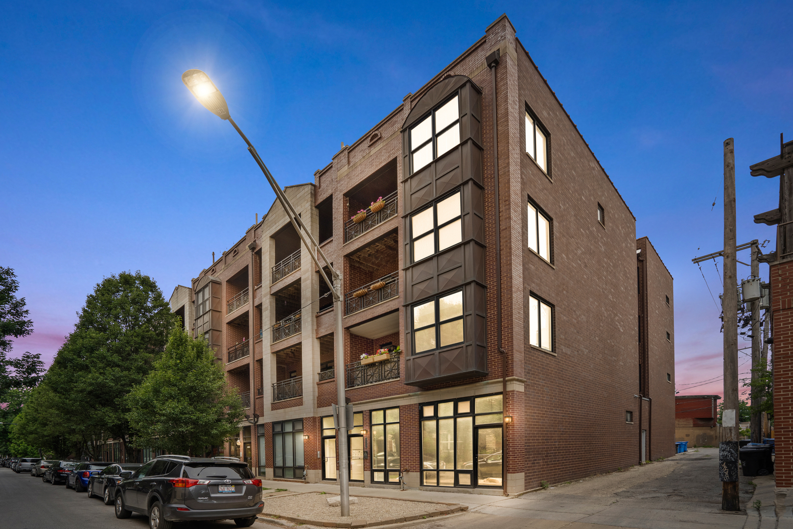 2118 W RICE Street Unit: 4