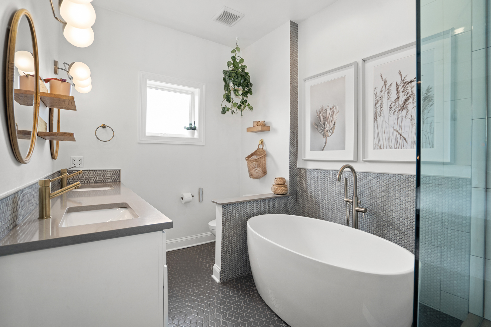 2118 W RICE Street Unit: 4