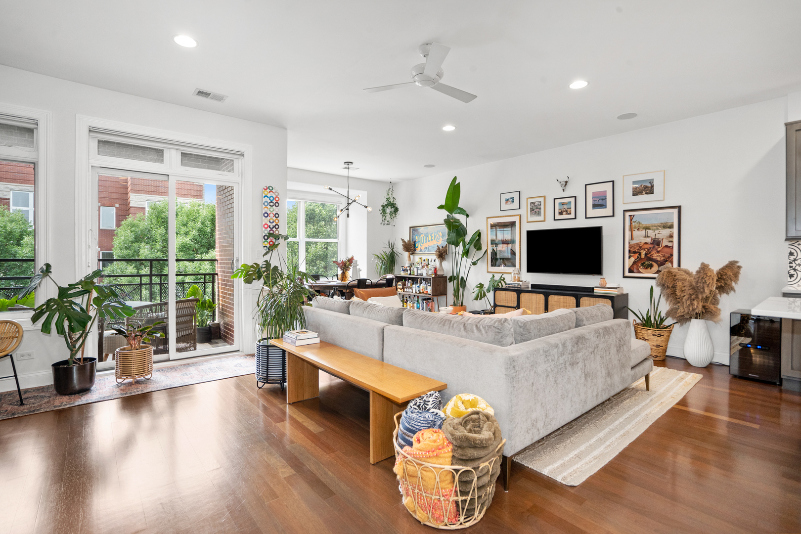 2118 W RICE Street Unit: 4