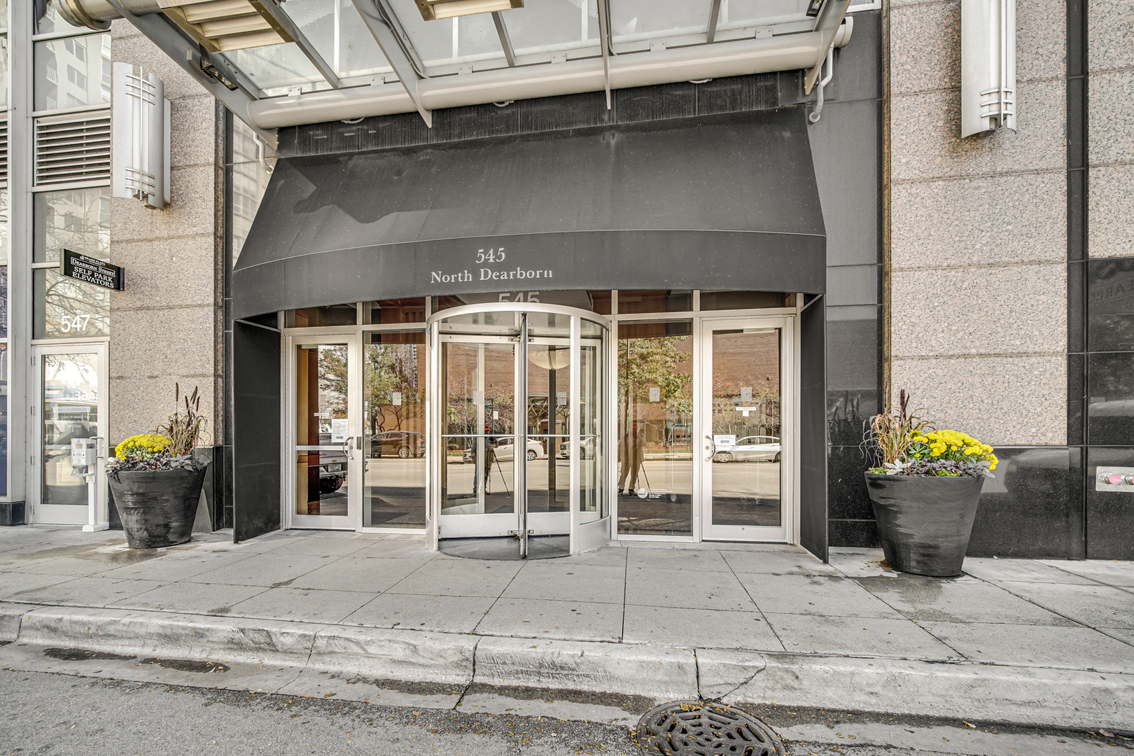 545 N DEARBORN Street Unit: 3006