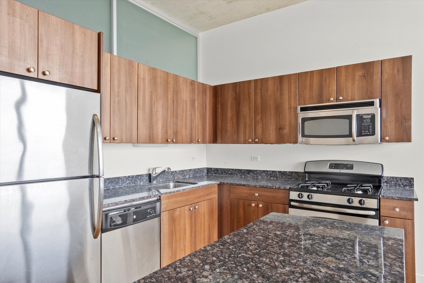 235 W Van Buren Street Unit: 3607