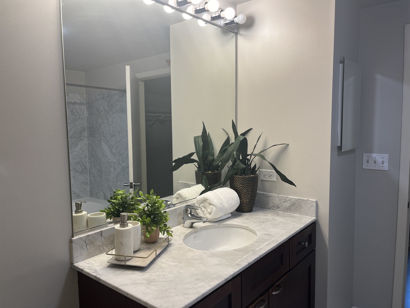 740 W Fulton Street Unit: 1008