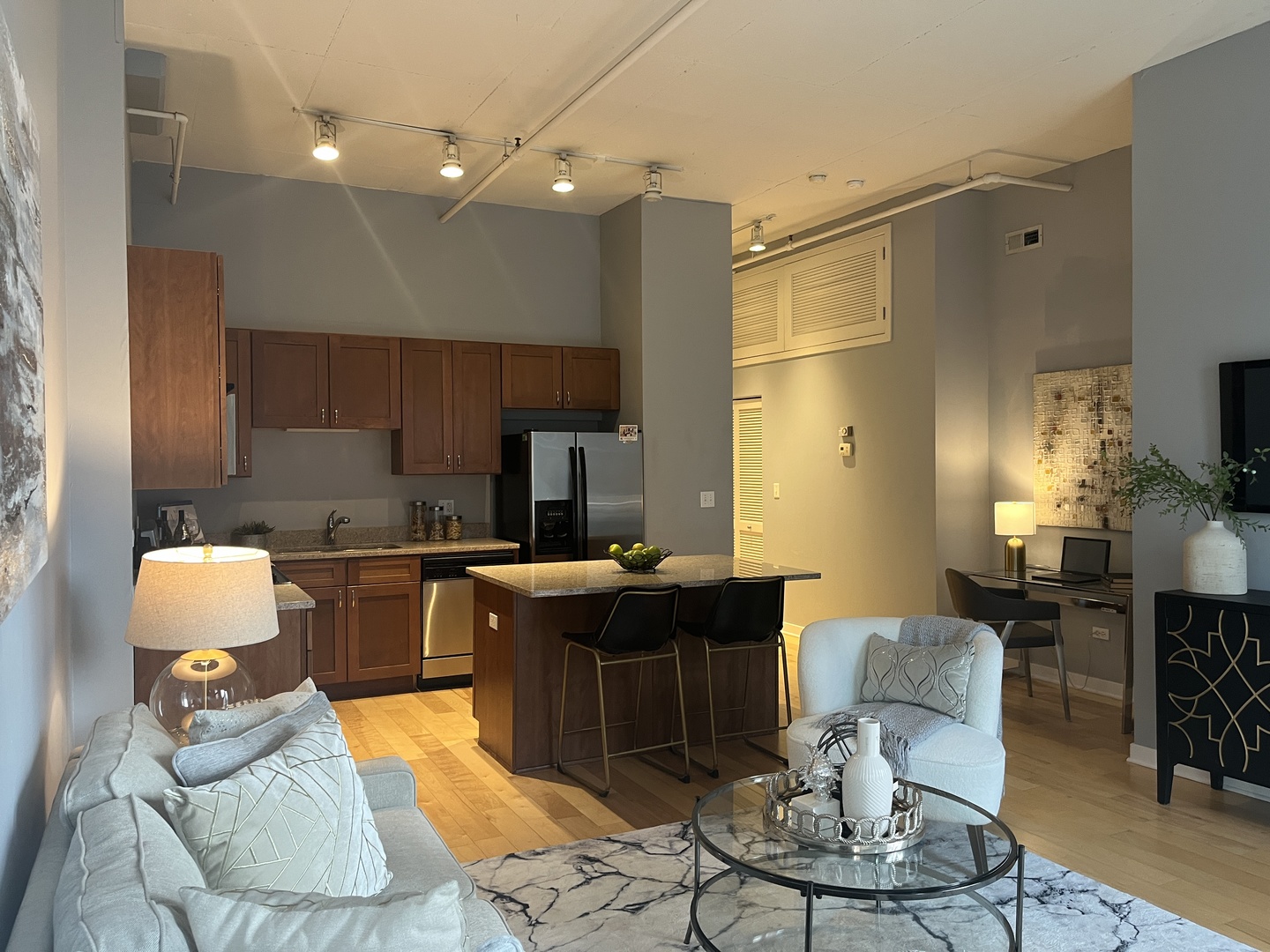 740 W Fulton Street Unit: 1008