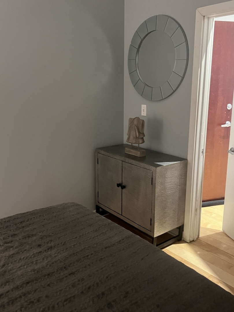 740 W Fulton Street Unit: 1008