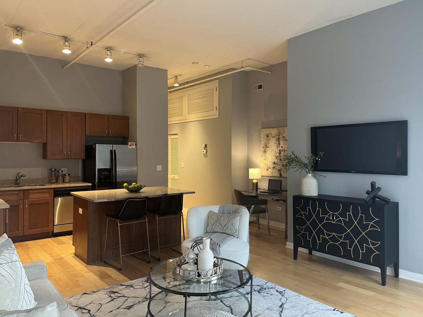 740 W Fulton Street Unit: 1008