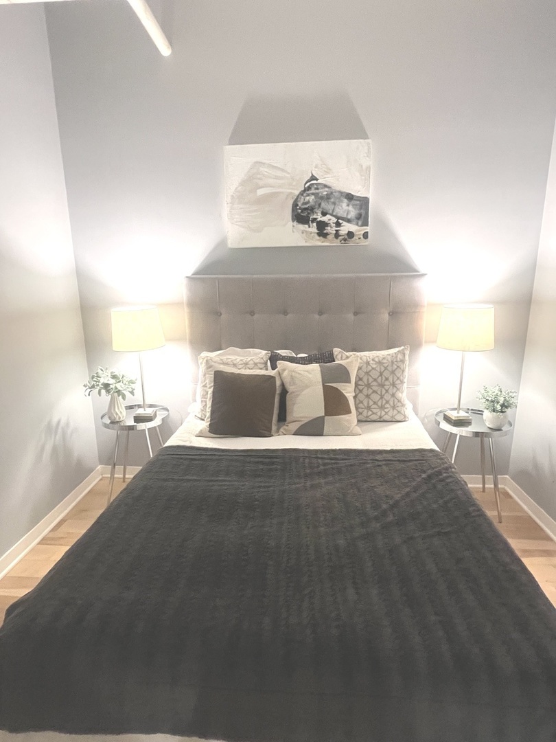 740 W Fulton Street Unit: 1008